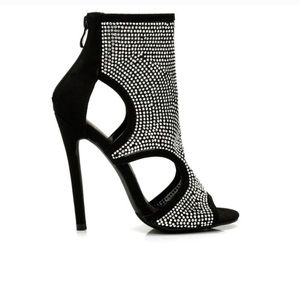 🔥 NEW Fashion Nova Studded Heels